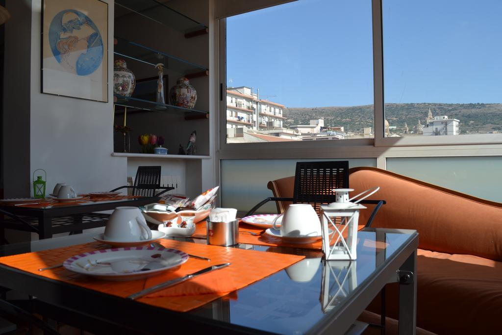 Super Attico B&B Comiso Buitenkant foto
